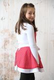 Dívčí kuchyňská zástěra červená tečkovaná (holčička 8 let)